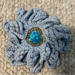Knit decorative pin